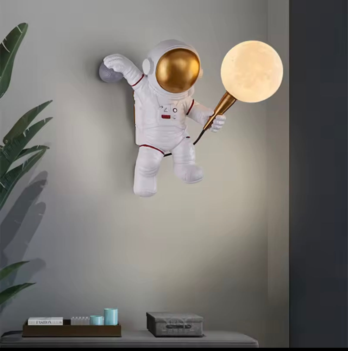 Astronaut children's room wall lamp