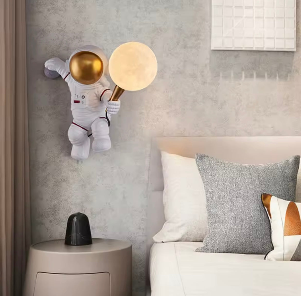 Astronaut children's room wall lamp